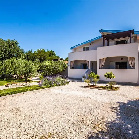 Apartment Green דירה