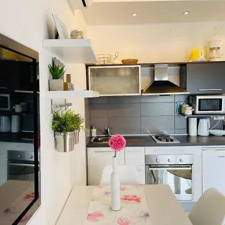 Apartment Green דירה *